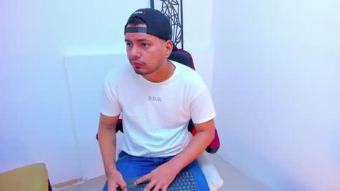 Snapshot of enrique_villa23 chatting on January 20, 12:07 pm enrique online show from January 20, 12:07 pm