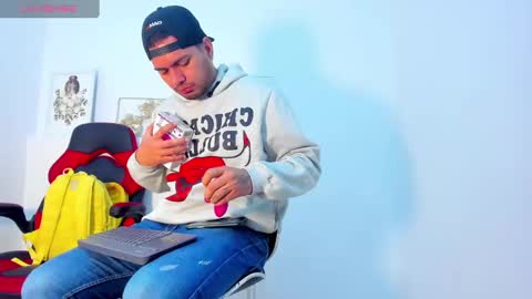 Snapshot of enrique_villa23 chatting on January 27, 12:48 pm enrique online show from January 27, 12:48 pm