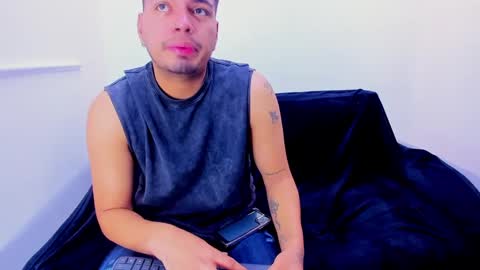 Snapshot of enrique_villa23 chatting on March 4, 1:17 pm enrique online show from March 4, 1:17 pm