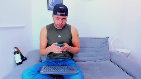 Snapshot of enrique_villa23 chatting on February 10, 12:39 pm enrique online show from February 10, 12:39 pm