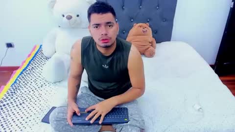 Snapshot of enrique_villa23 chatting on February 24, 12:16 pm enrique online show from February 24, 12:16 pm