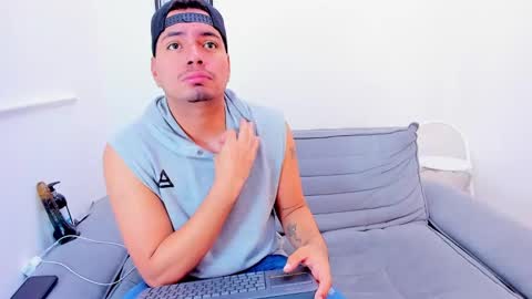 Snapshot of enrique_villa23 chatting on February 13, 12:32 pm enrique online show from February 13, 12:32 pm