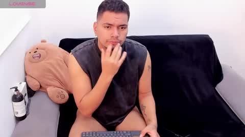 Snapshot of enrique_villa23 chatting on February 19, 12:33 pm enrique online show from February 19, 12:33 pm