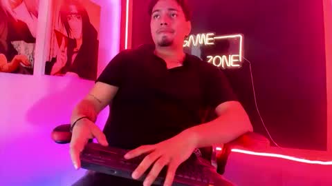 Snapshot of enrique_villa23 chatting on September 24, 12:14 pm enrique online show from September 24, 12:14 pm