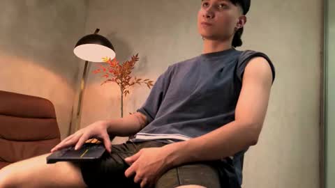 enzo_steel online show from November 23, 8:20 pm