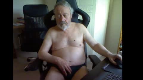 erasmus_d online show from April 22, 6:23 pm