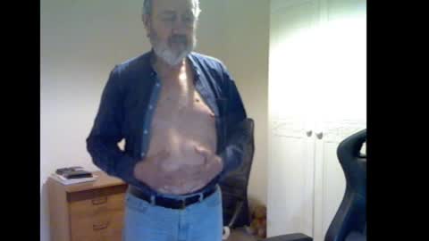 erasmus_d online show from February 2, 5:21 pm