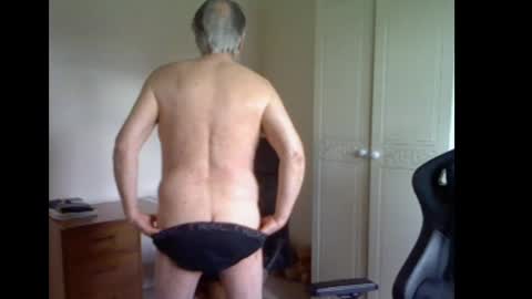 erasmus_d online show from April 20, 4:42 pm