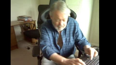 erasmus_d online show from June 6, 5:19 pm