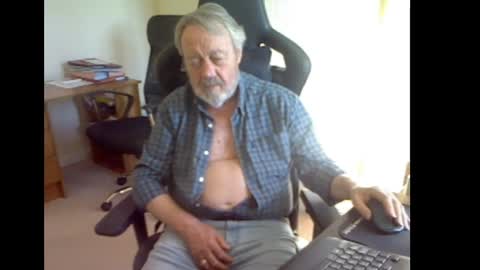 erasmus_d online show from April 24, 4:53 pm