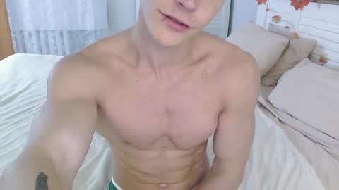 Snapshot of eric_crush chatting on October 9, 4:28 am Eric Crush online show from October 9, 4:28 am