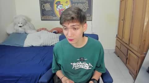 erick_de_rossee online show from December 19, 7:33 pm