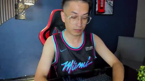 Erick online show from March 7, 2:42 am