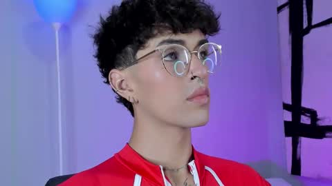   online show from November 5, 12:40 pm