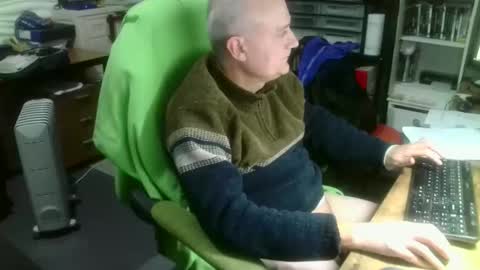 Snapshot of ernello chatting on October 12, 10:37 pm ernello online show from October 12, 10:37 pm