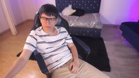 Snapshot of eross_guyy chatting on September 13, 4:13 am Camilo online show from September 13, 4:13 am