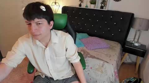Snapshot of eross_guyy chatting on October 6, 4:39 am Camilo online show from October 6, 4:39 am