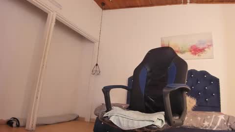 Snapshot of eross_guyy chatting on October 9, 5:45 am Camilo online show from October 9, 5:45 am