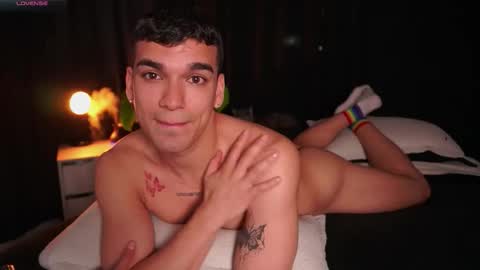 Snapshot of eroswild_ chatting on October 17, 5:44 am Eros Wild online show from October 17, 5:44 am