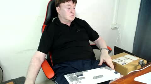 Snapshot of eroticon_6 chatting on February 10, 3:24 am Tom Delaney online show from February 10, 3:24 am