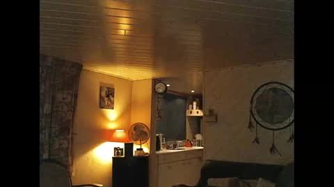 Erwins room welcome sound on online show from February 14, 8:37 pm