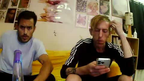 Snapshot of esc_del chatting on September 15, 9:54 am esc del online show from September 15, 9:54 am