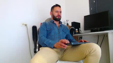 esteban online show from March 10, 3:51 pm