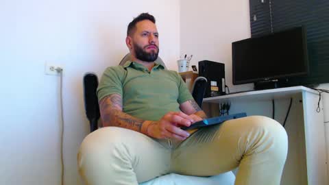 esteban online show from April 24, 8:11 pm