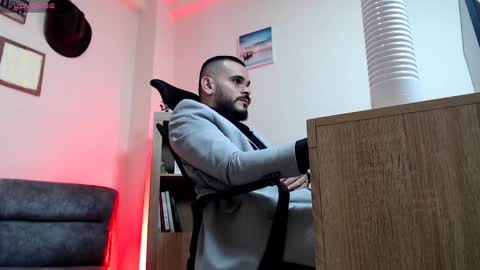 Esteban Fernandez online show from March 17, 7:55 am