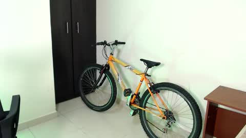 Esteban Fernandez online show from November 15, 7:05 pm