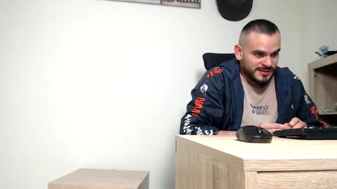 Esteban Fernandez online show from February 15, 3:35 am