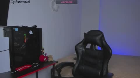 estivenvel online show from March 3, 12:51 am