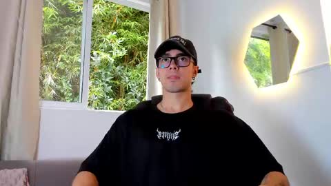 etham_wolf1 online show from June 1, 6:19 pm
