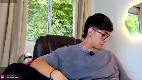 etham_wolf1 online show from July 10, 6:43 pm