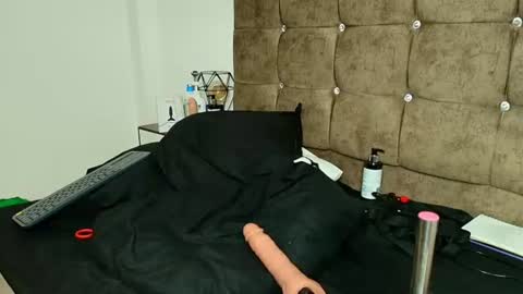 ethan  online show from July 11, 9:33 am