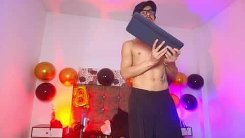 ethan  online show from July 28, 11:17 am