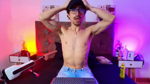 ethan  online show from July 30, 4:01 am