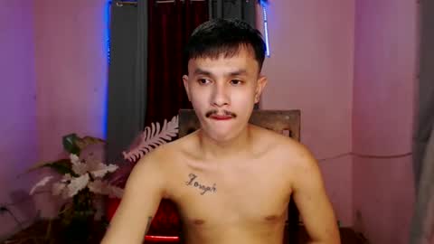 Snapshot of ethan_uwuxx chatting on February 20, 1:40 pm DAVE online show from February 20, 1:40 pm