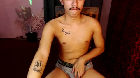Snapshot of ethan_uwuxx chatting on December 21, 10:41 pm DAVE online show from December 21, 10:41 pm