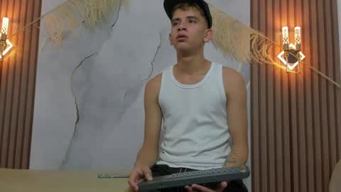 ethanhot_os online show from April 30, 7:10 pm