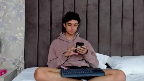 ethanlowell online show from November 28, 5:32 am