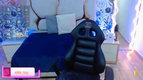 Snapshot of ette_tay chatting on October 4, 3:11 am ette online show from October 4, 3:11 am