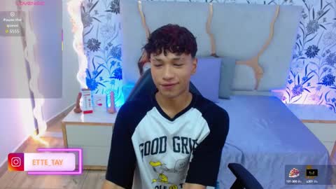 Snapshot of ette_tay chatting on September 13, 3:18 am ette online show from September 13, 3:18 am