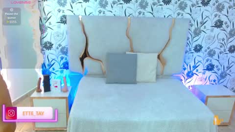 Snapshot of ette_tay chatting on September 19, 4:02 am ette online show from September 19, 4:02 am