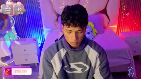 ette online show from March 8, 3:32 am