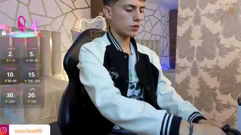 evan_tay online show from April 24, 3:09 am