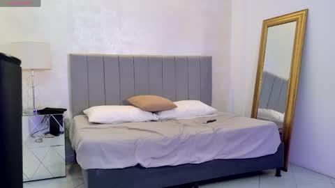 E V A N S online show from April 22, 3:02 am