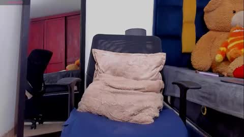   online show from March 7, 9:01 pm