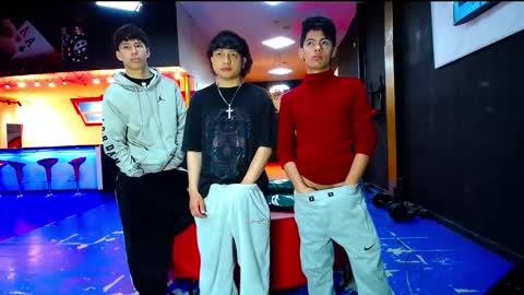 extrangers online show from October 21, 12:30 pm