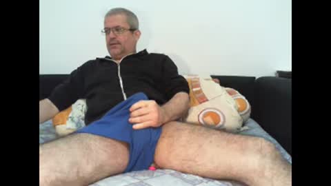 Snapshot of eyes12 chatting on December 4, 2:53 am GEORGE online show from December 4, 2:53 am